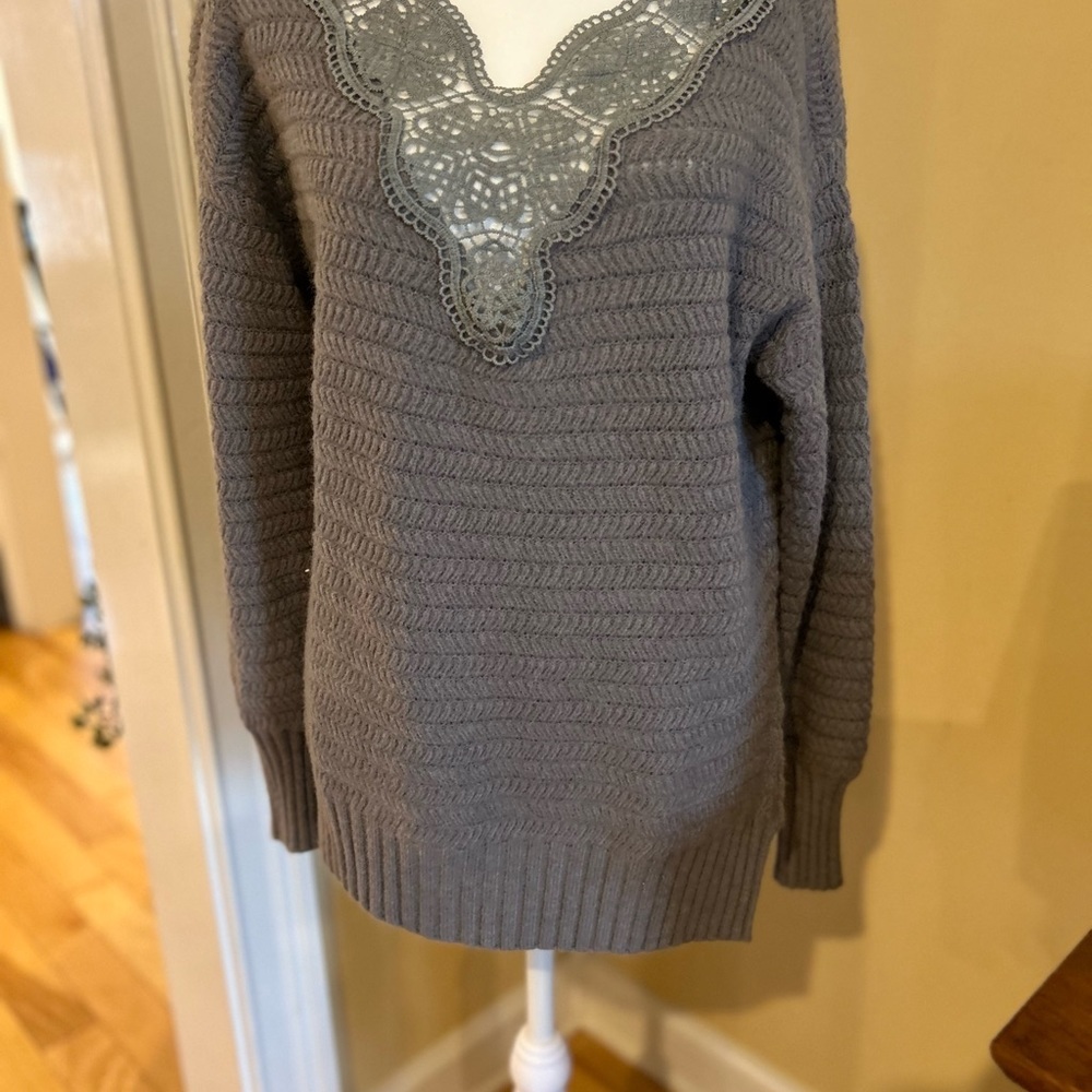 NWT Women’s Hand Woven Gray Sweater with Lace V-Neck - Picture 14 of 14
